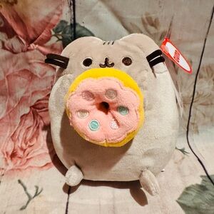 New Pusheen Snackable Donut Exclusive Plush 6 inches Gund New with Tags